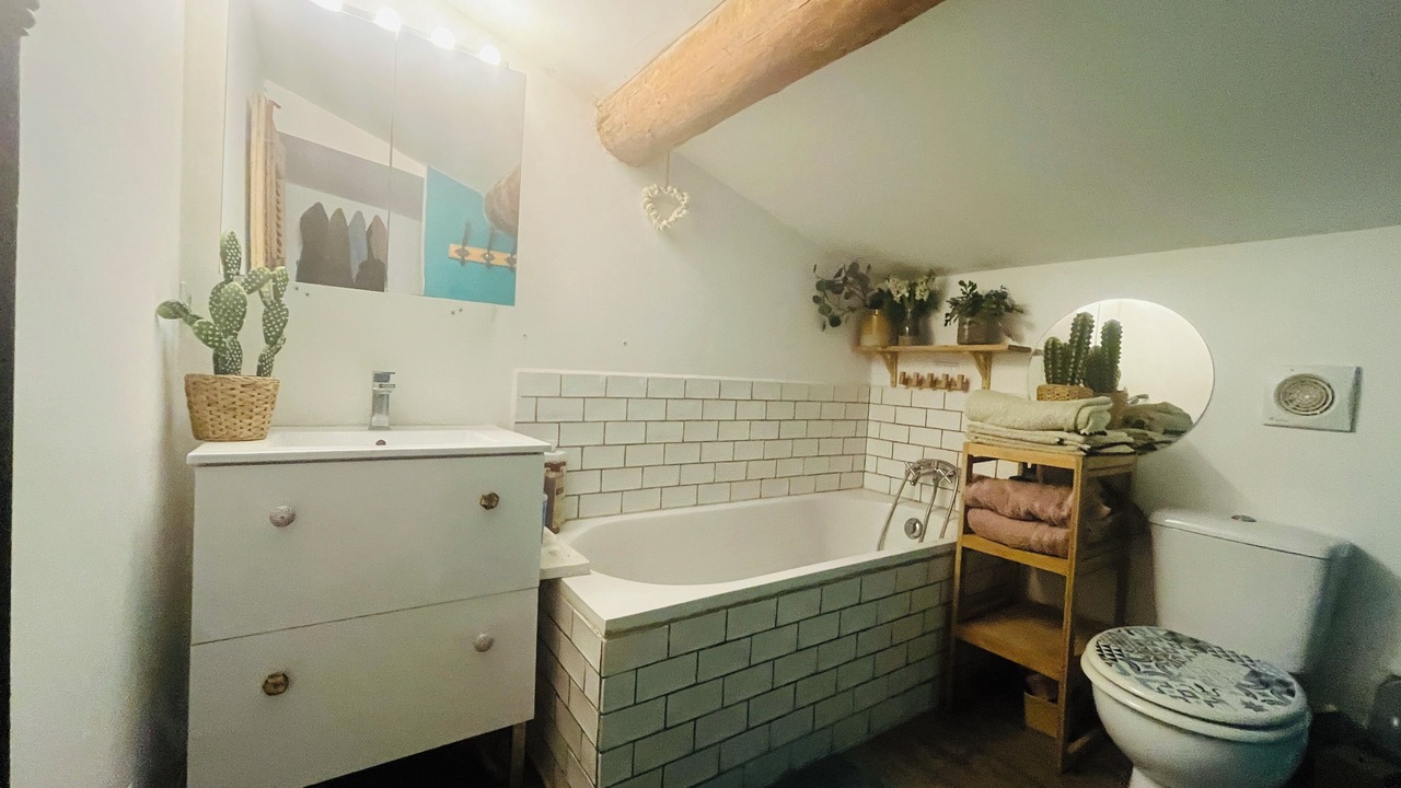 Photo of Bathroom in Lambesc