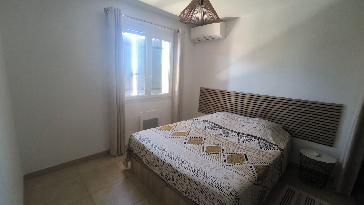 Photo of Bedroom in Raphele-les-Arles