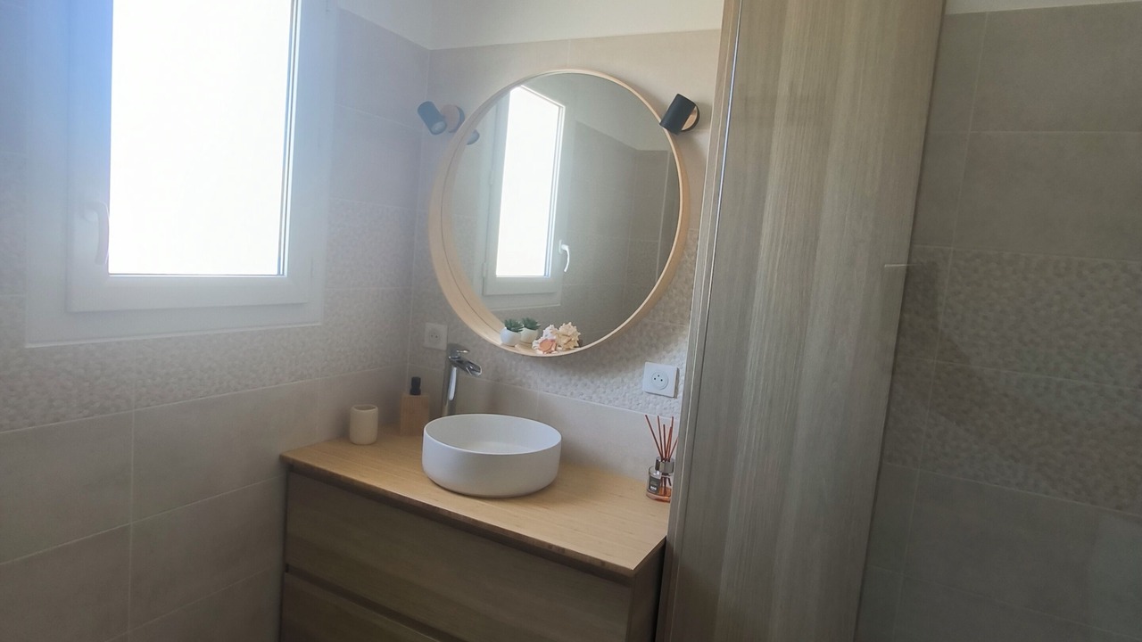 Photo of Bathroom in Raphele-les-Arles
