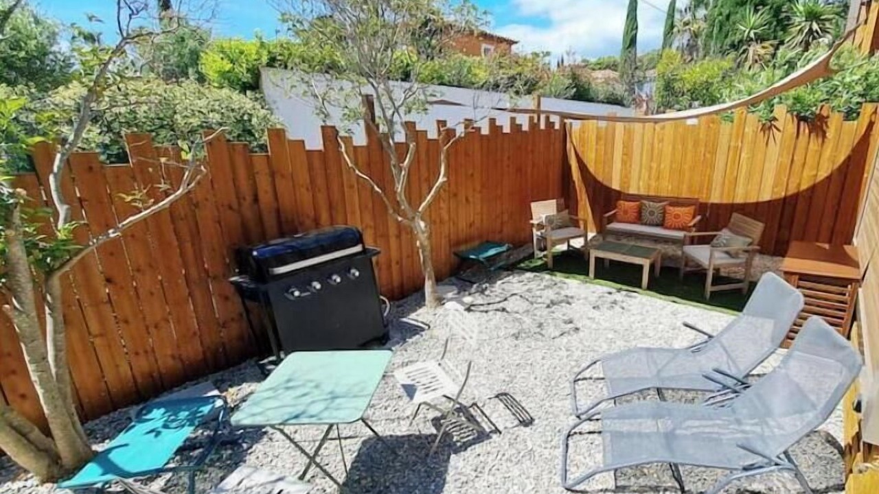 Photo of Patio Balcony in La Crau