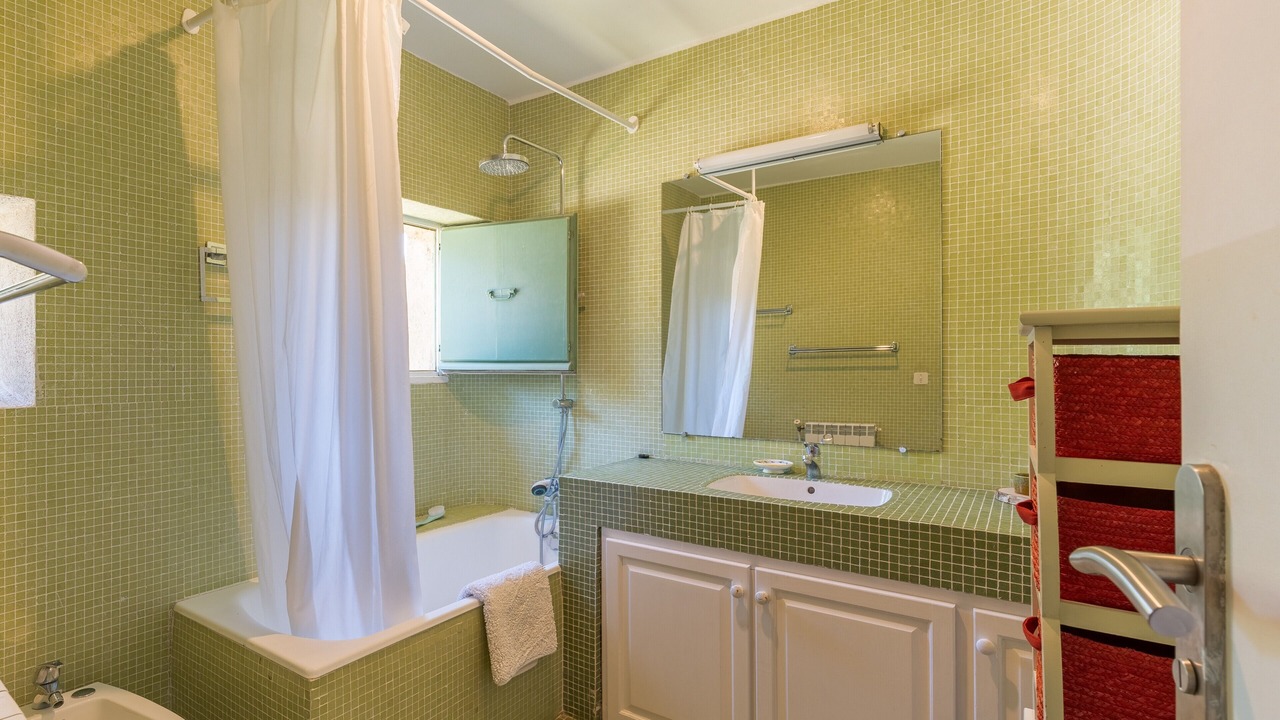 Photo of Bathroom in Cabrieres-dʼAigues