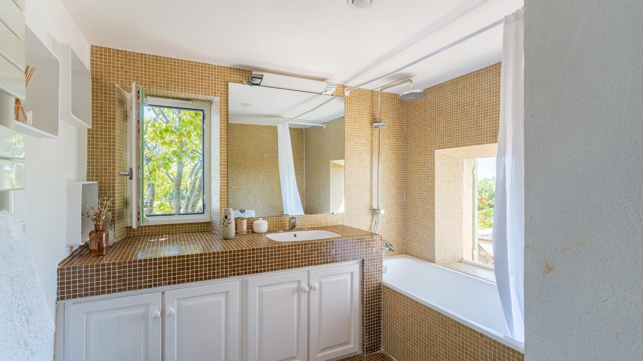 Photo of Bathroom in Cabrieres-dʼAigues
