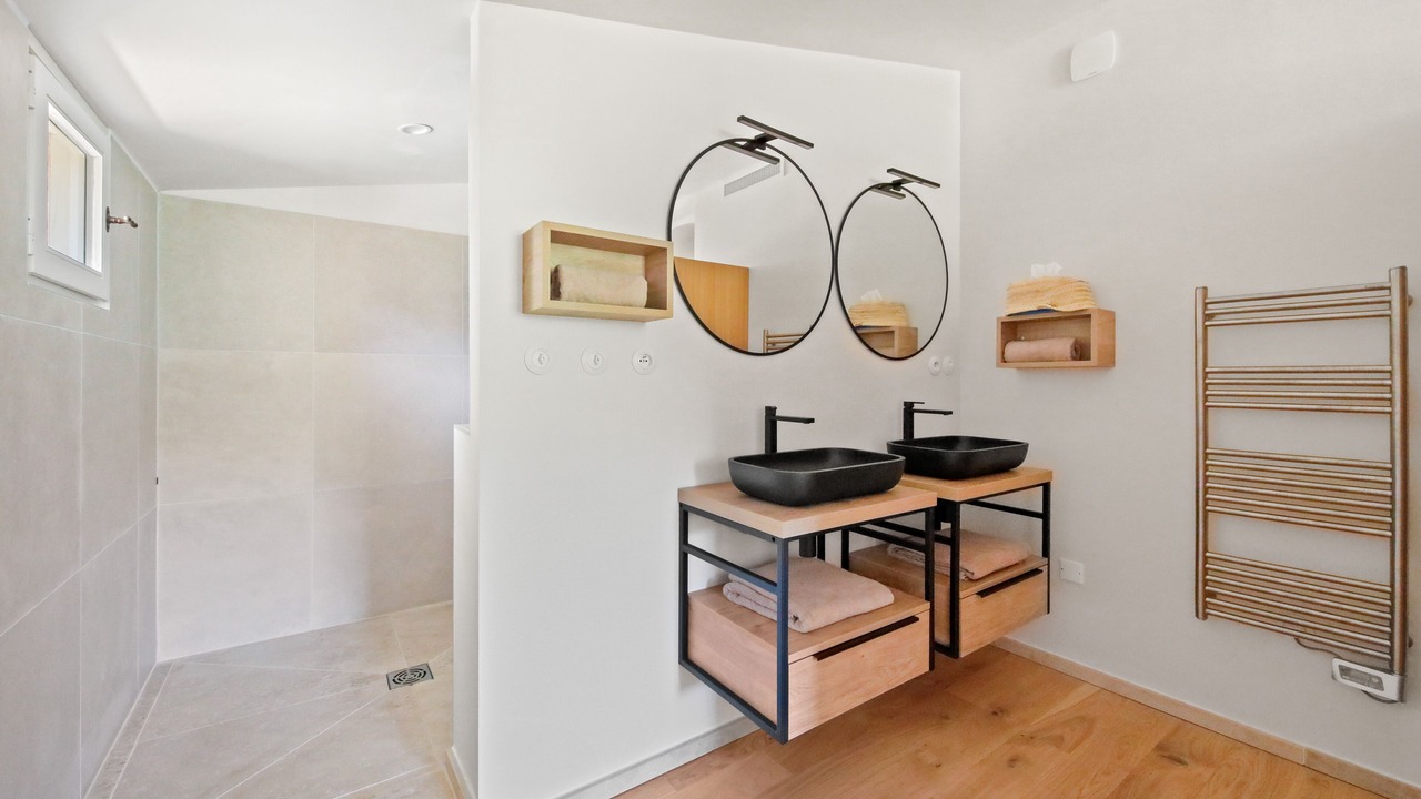 Photo of Bathroom in Meounes-les-Montrieux
