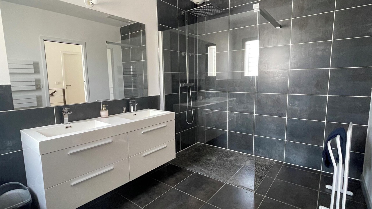 Photo of Bathroom in Teyran