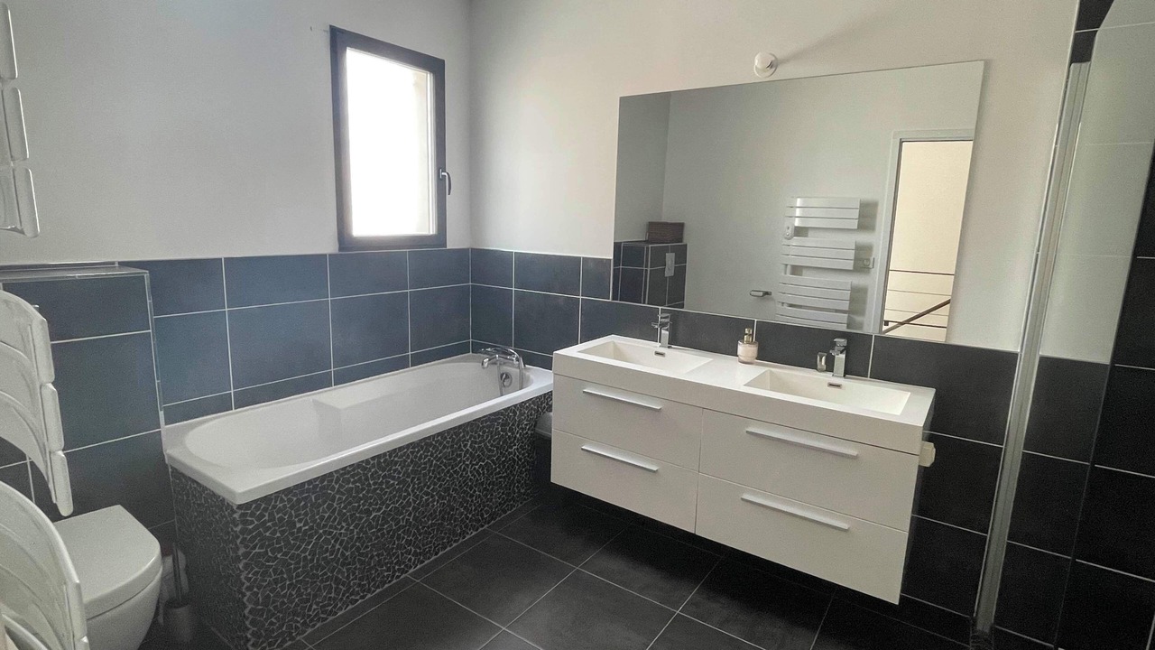 Photo of Bathroom in Teyran