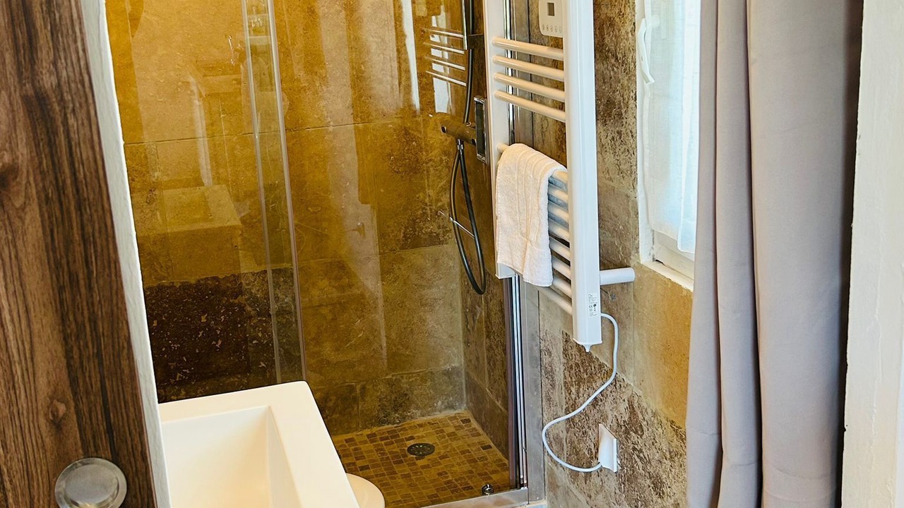 Photo of Bathroom in Raphele-les-Arles