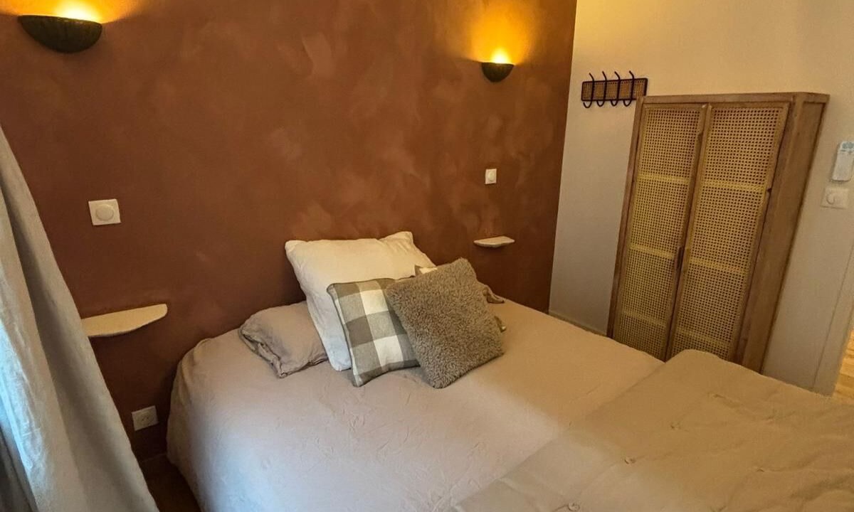 Photo of Bedroom in Saint-Lambert