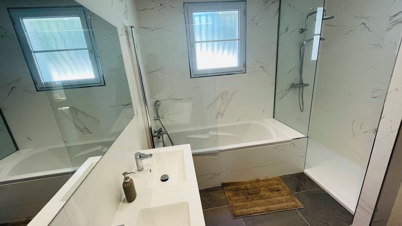 Photo of Bathroom in Pujaut