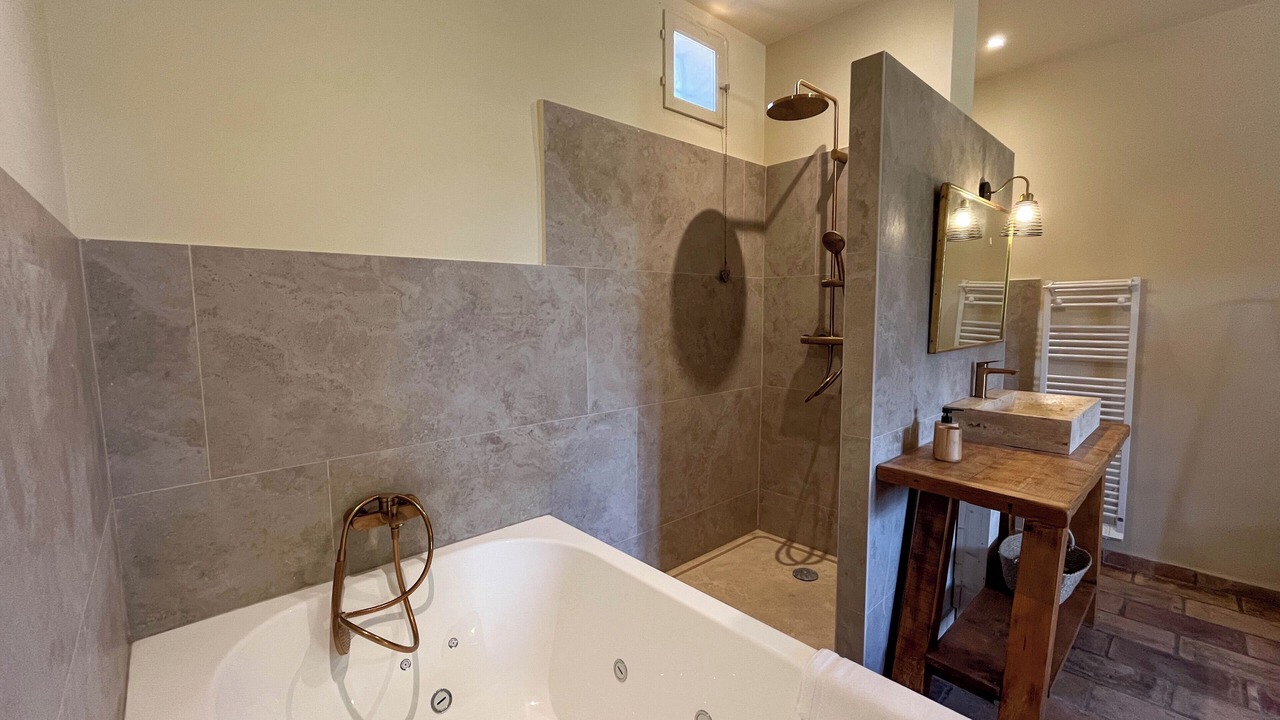 Photo of Bathroom in Arles