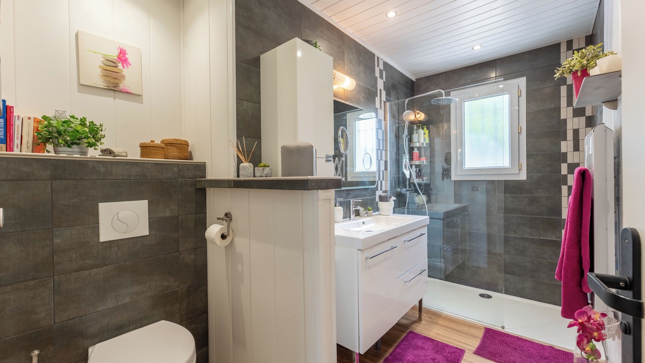 Photo of Bathroom in Chateauneuf-les-Martigues