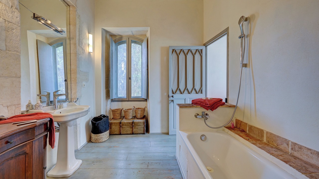 Photo of Bathroom in Arles