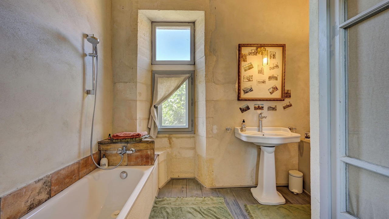 Photo of Bathroom in Arles