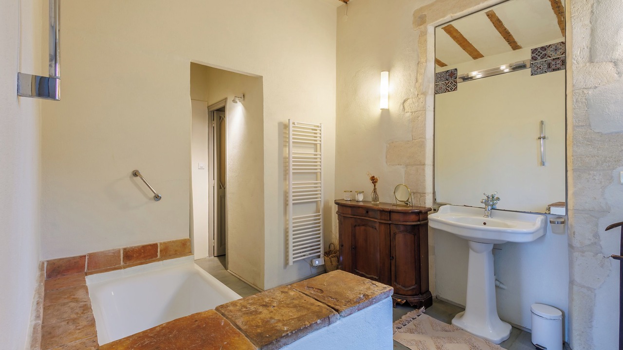 Photo of Bathroom in Arles