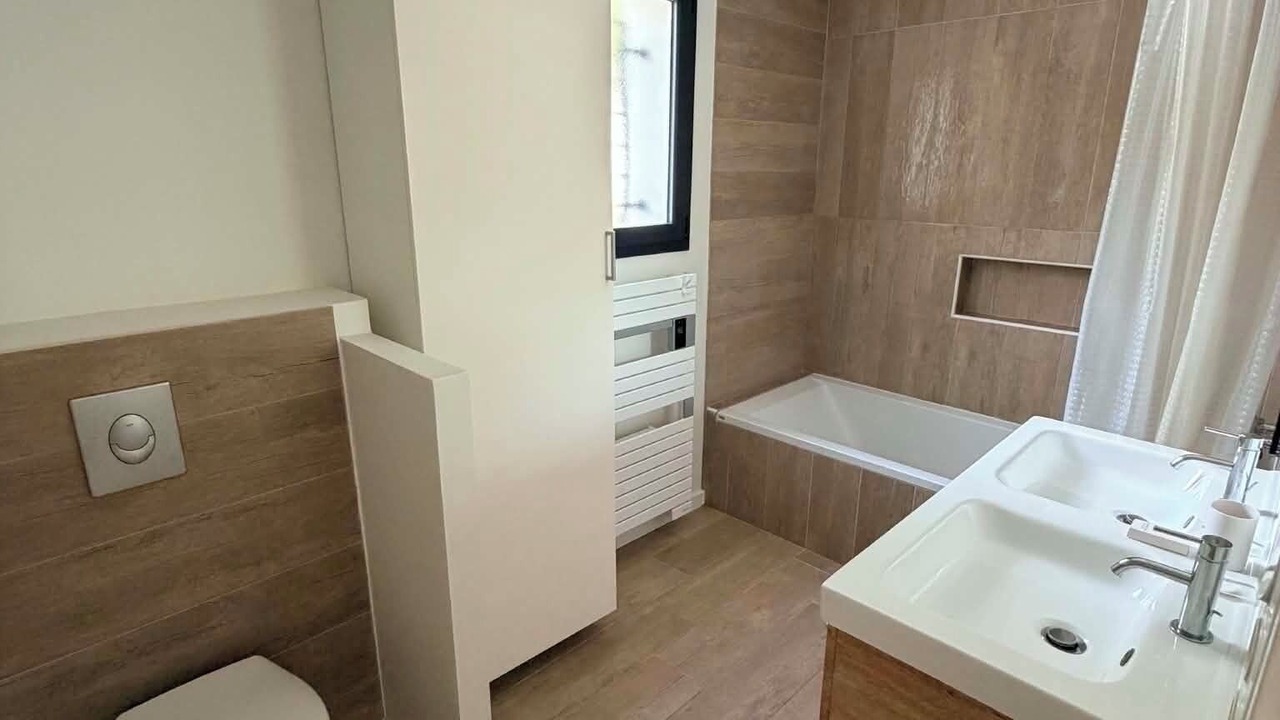 Photo of Bathroom in Beaulieu