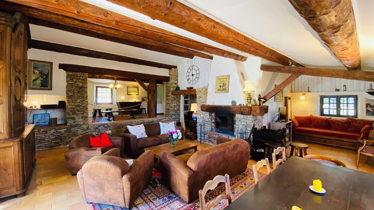 Photo of Livingroom in Pierrerue