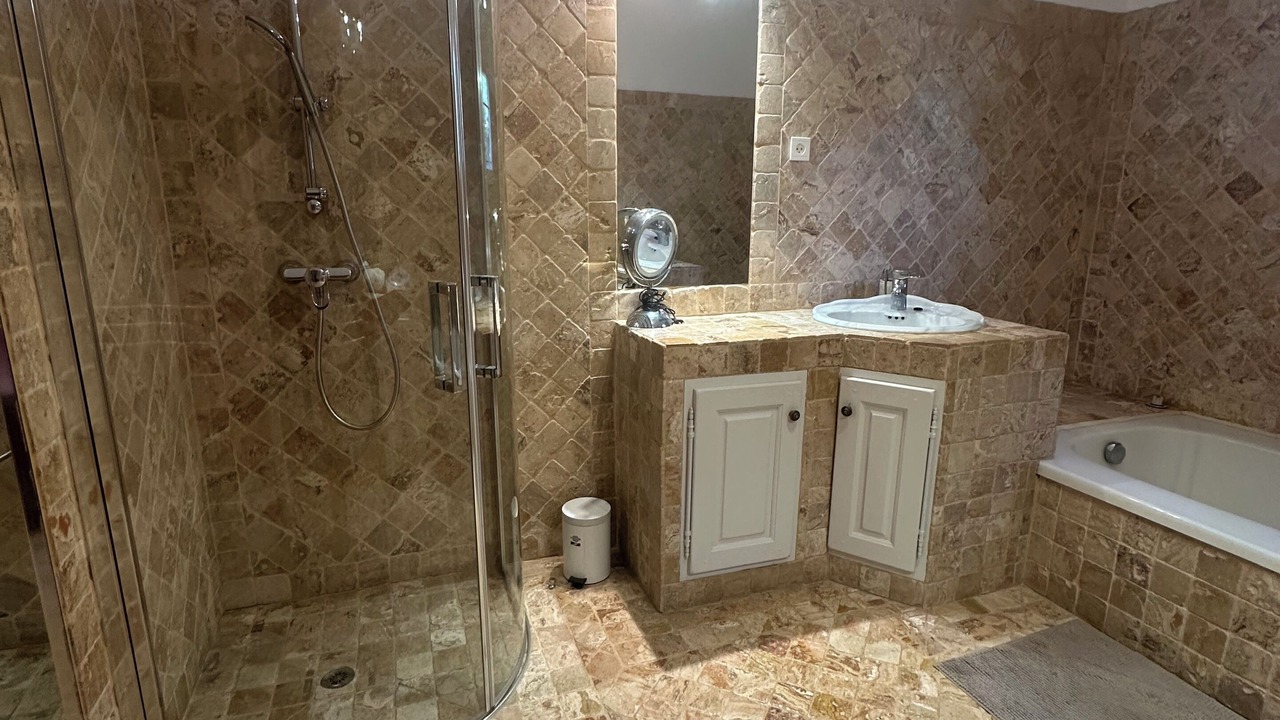 Photo of Bathroom in Les Pennes-Mirabeau