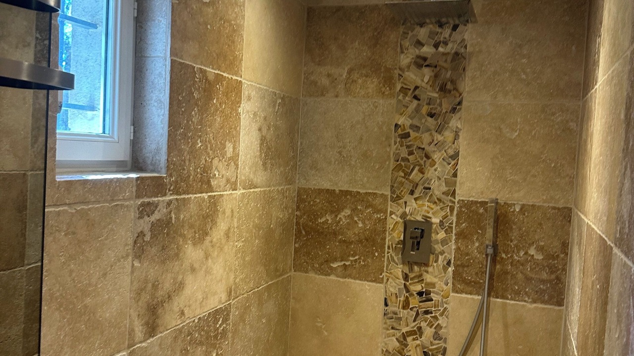 Photo of Bathroom in Les Pennes-Mirabeau