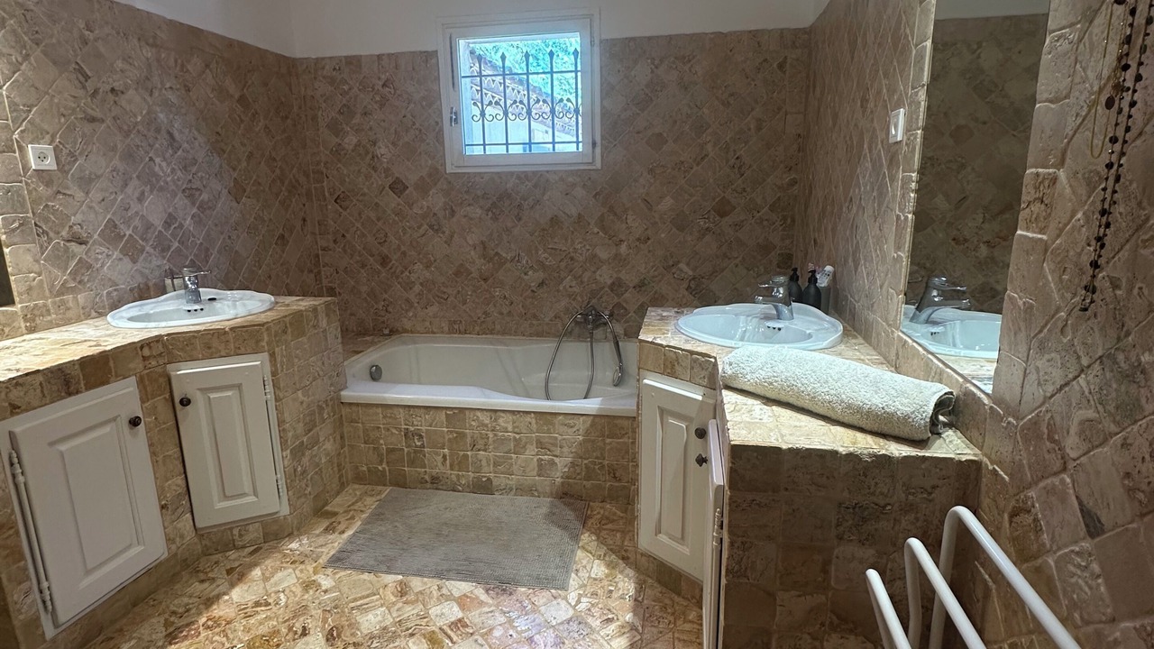 Photo of Bathroom in Les Pennes-Mirabeau