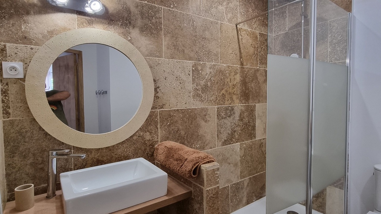Photo of Bathroom in Aramon