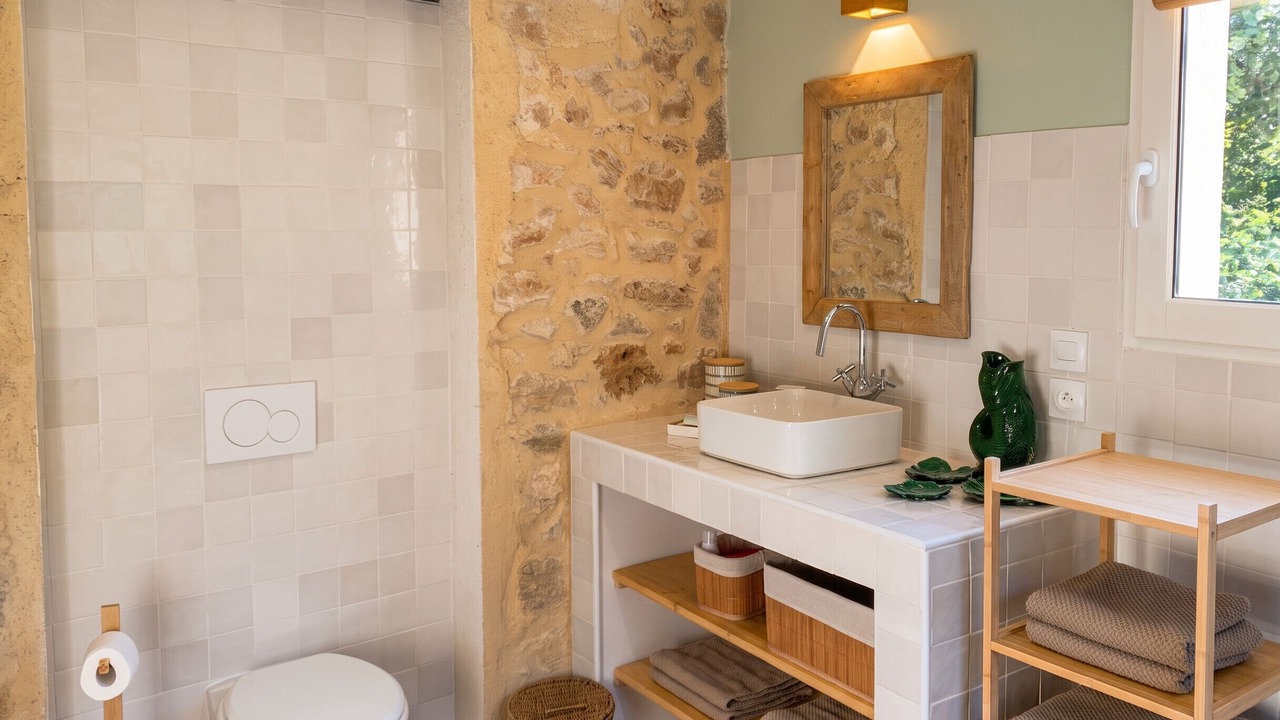 Photo of Bathroom in Figanieres