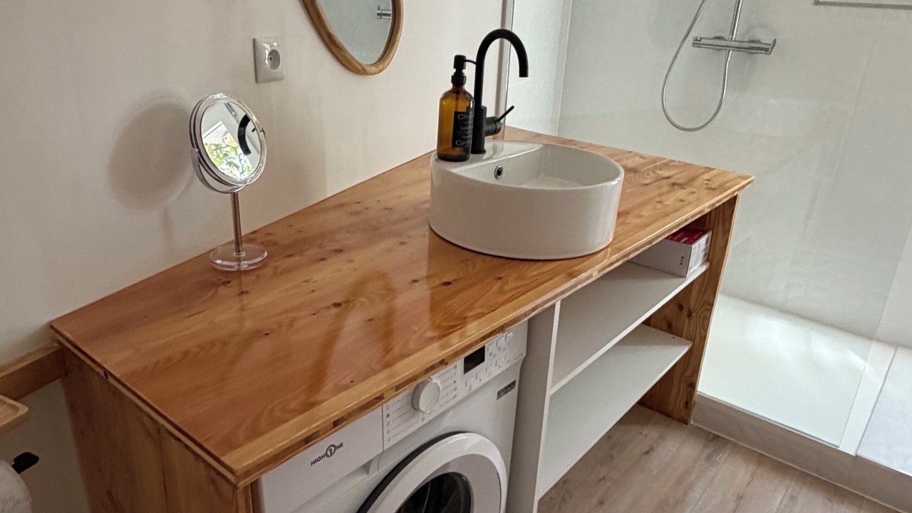 Photo of Bathroom in Saint-Mitre-les-Remparts