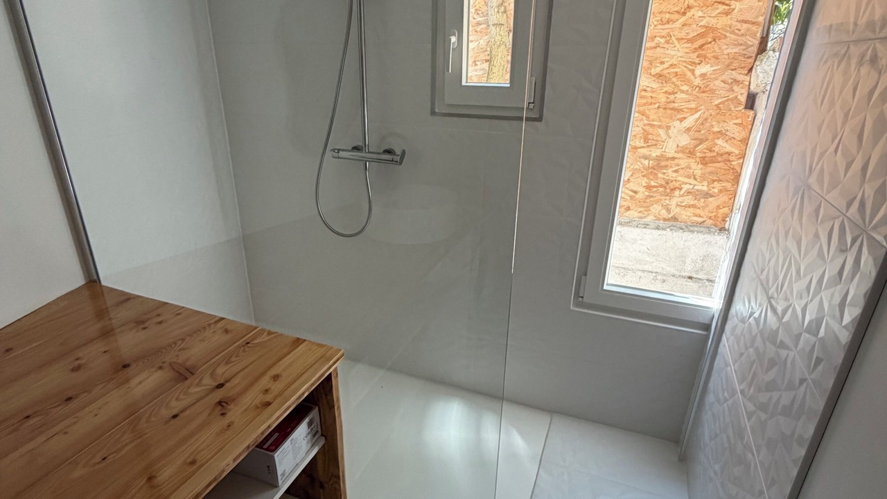 Photo of Bathroom in Saint-Mitre-les-Remparts
