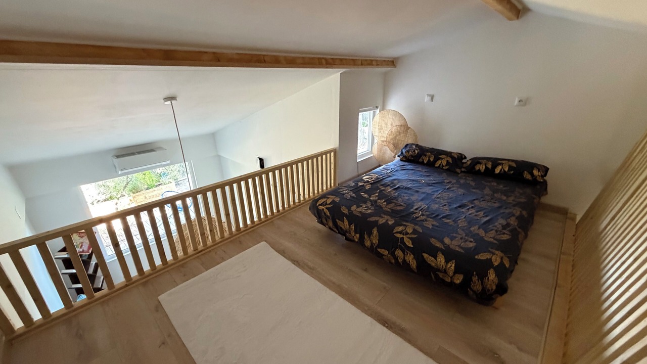 Photo of Bedroom in Saint-Mitre-les-Remparts