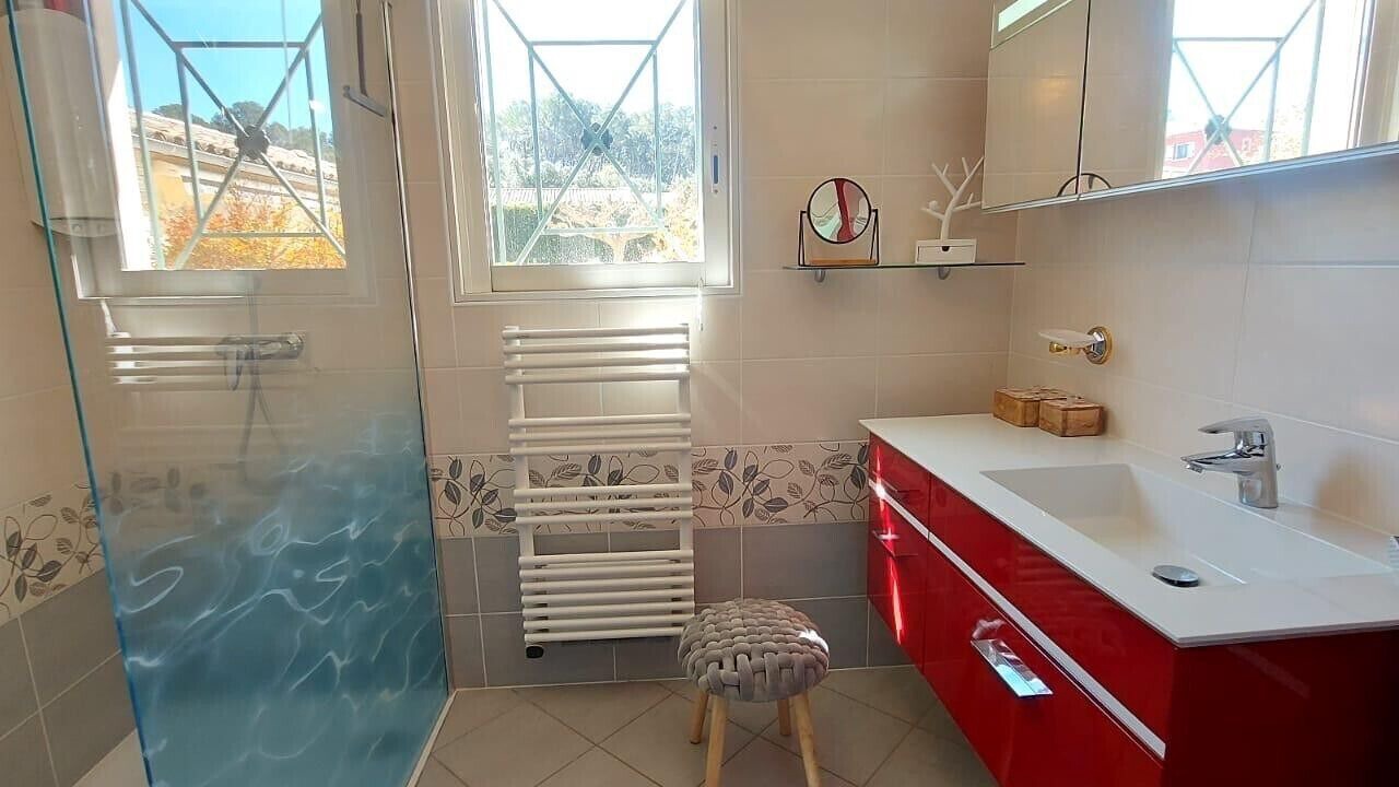 Photo of Bathroom in Flayosc