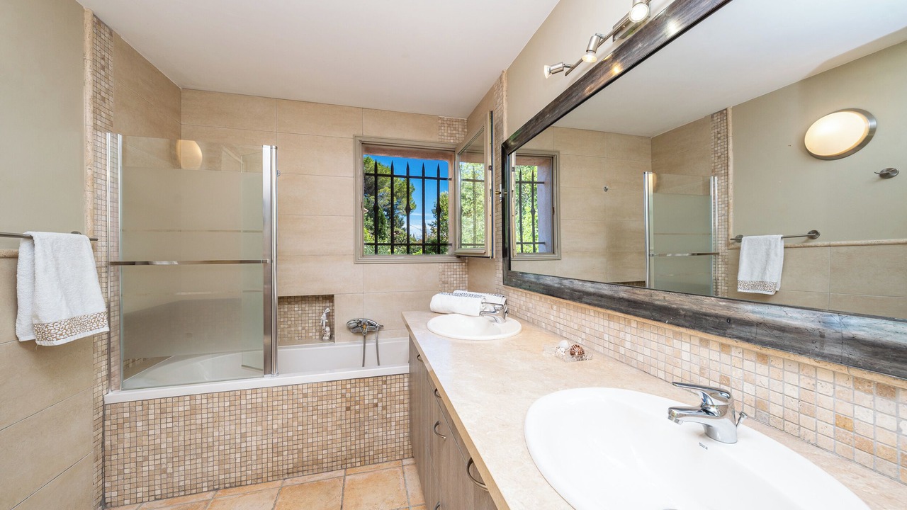 Photo of Bathroom in Le Plan-de-Grasse