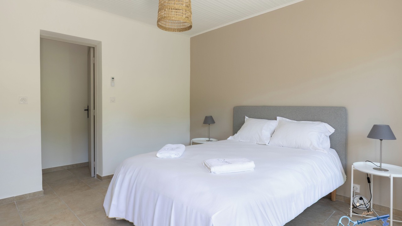 Photo of Bedroom in Entraigues-sur-la-Sorgue