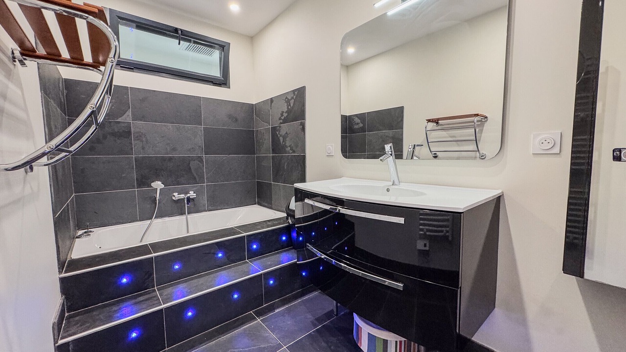 Photo of Bathroom in Cuxac-dʼAude