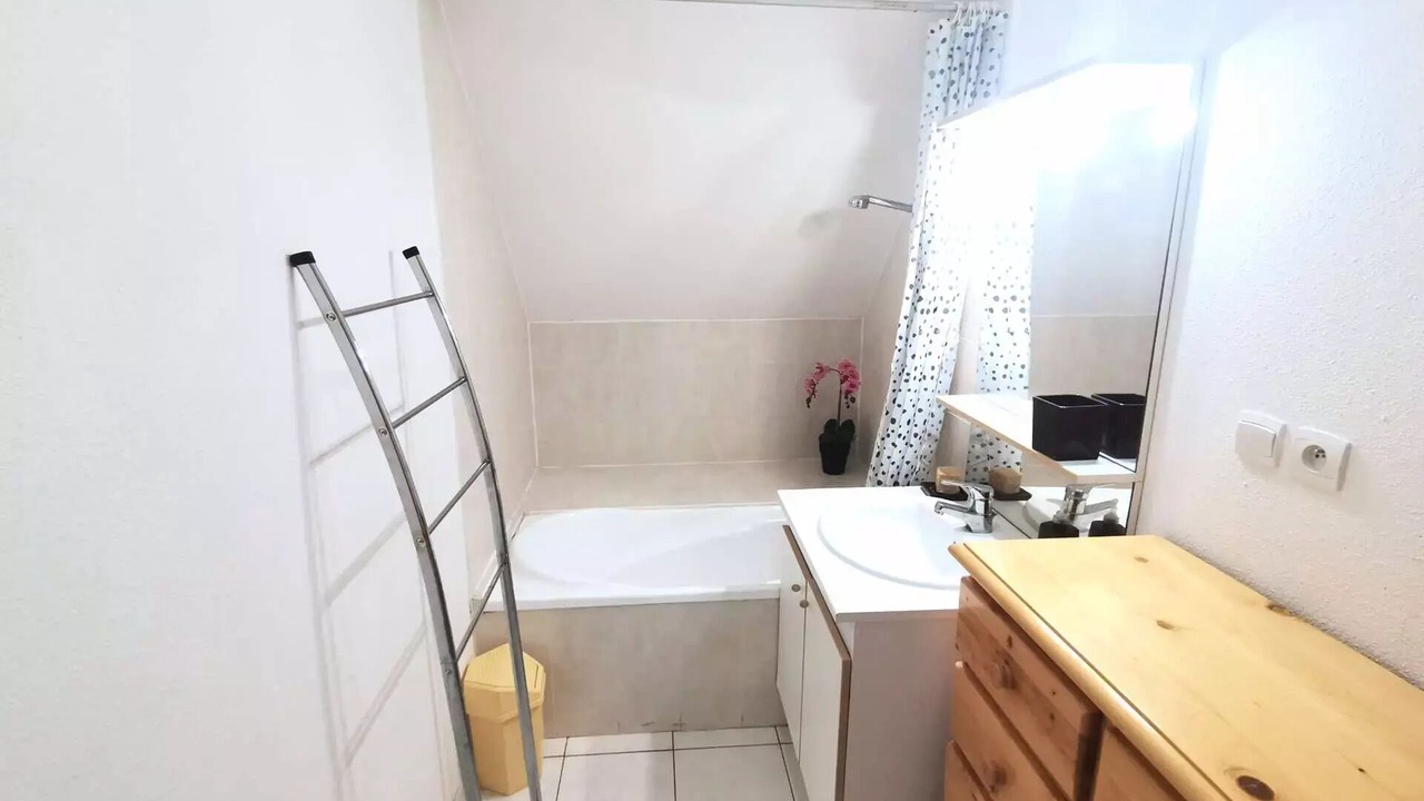 Photo of Bathroom in Reallon