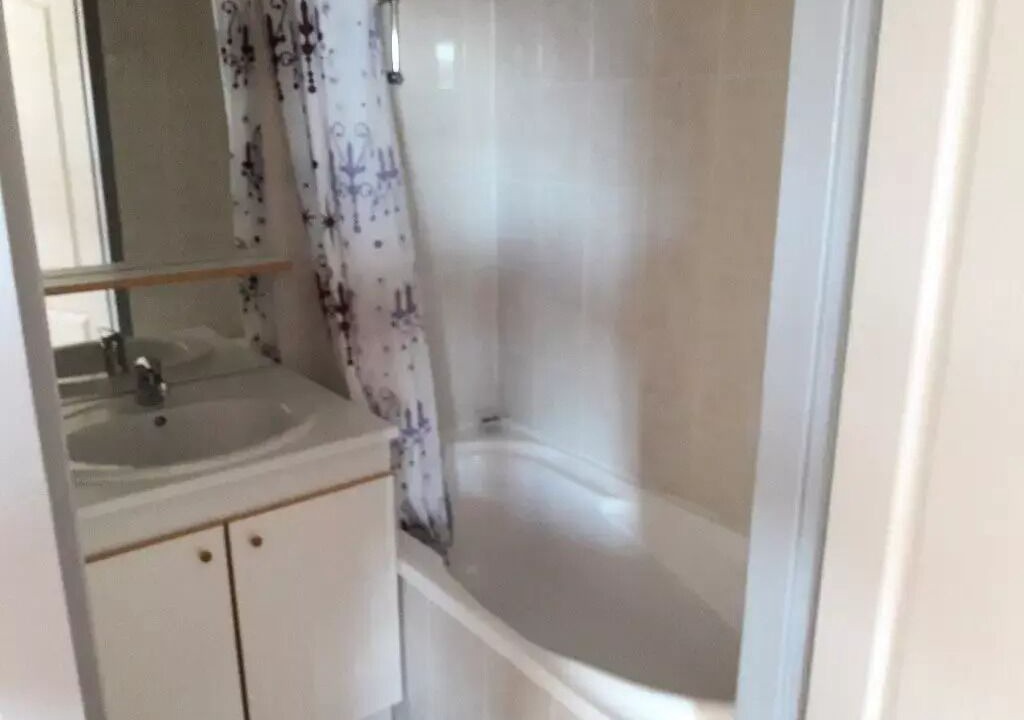 Photo of Bathroom in Reallon