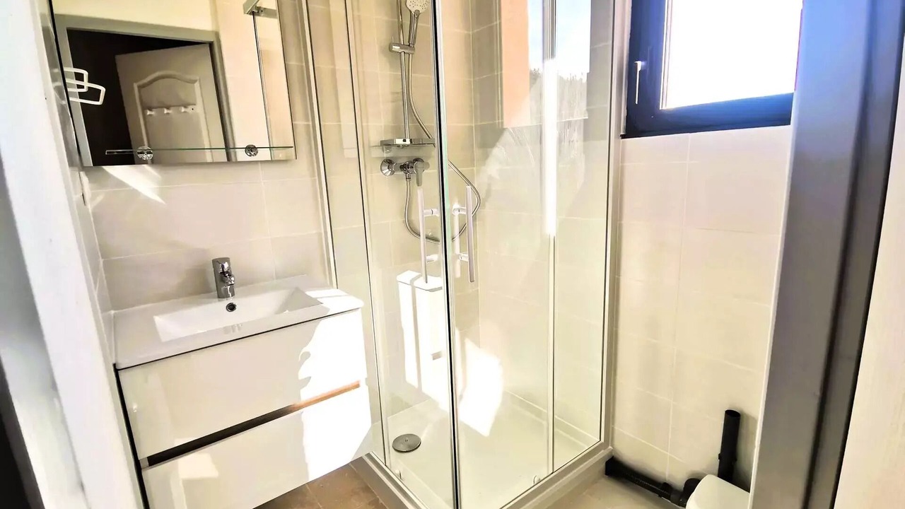 Photo of Bathroom in Reallon