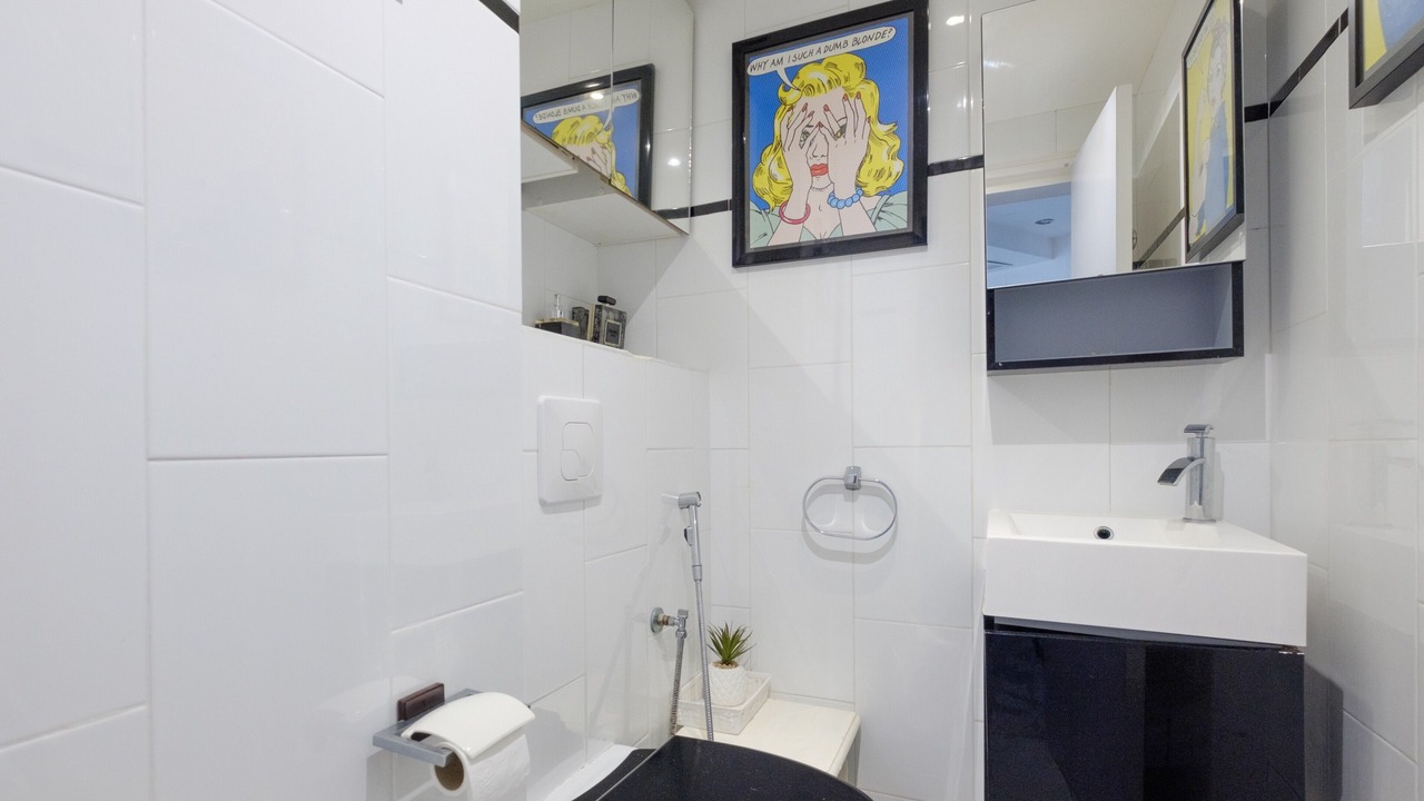 Photo of Bathroom in California - Pezou