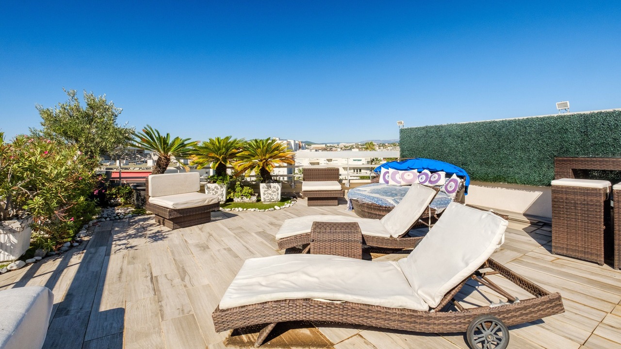 Photo of Patio Balcony in California - Pezou