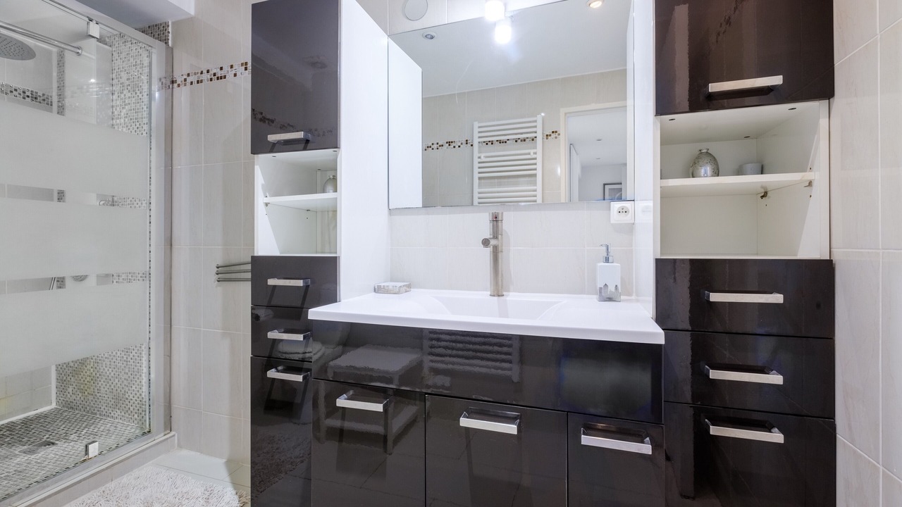 Photo of Bathroom in California - Pezou