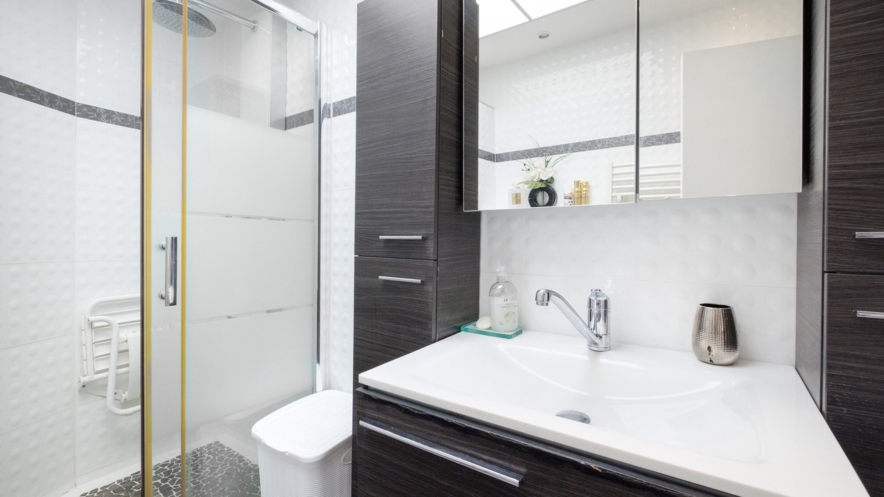 Photo of Bathroom in California - Pezou