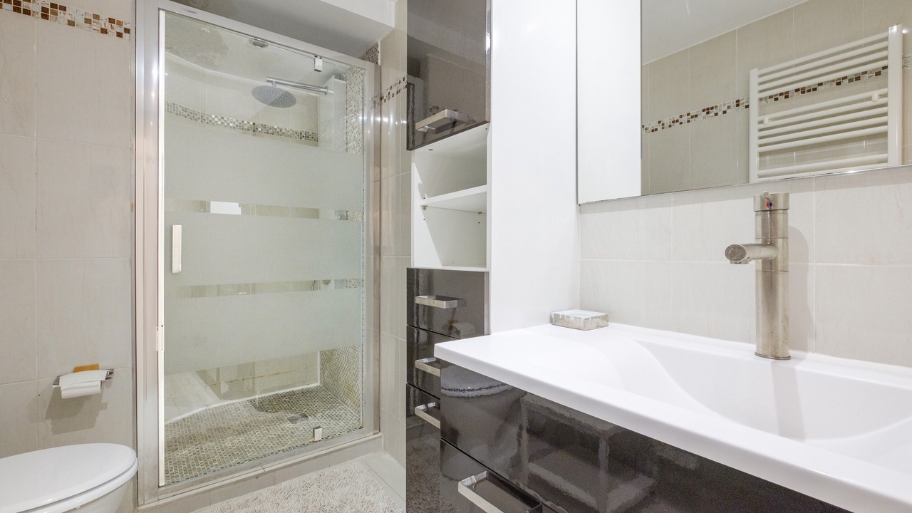 Photo of Bathroom in California - Pezou