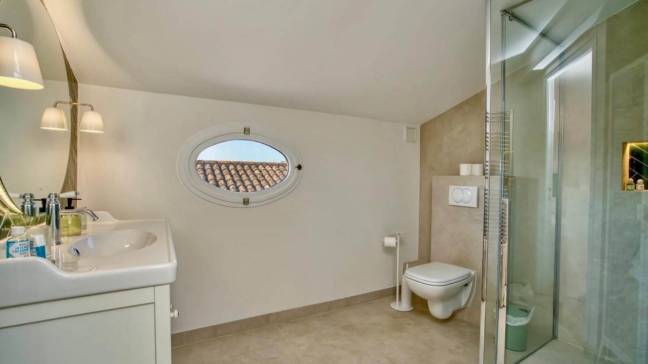 Photo of Bathroom in Guerrevieille