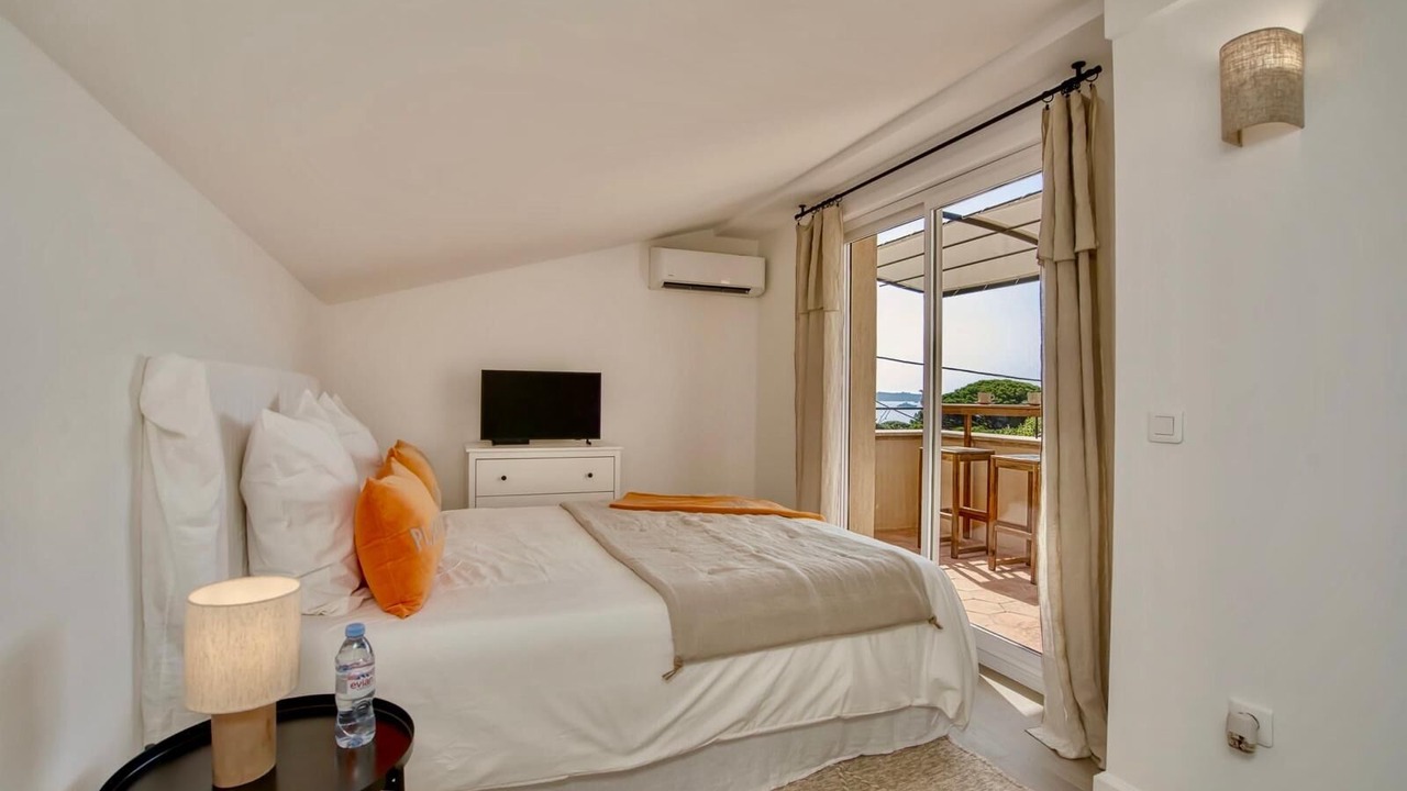 Photo of Bedroom in Guerrevieille