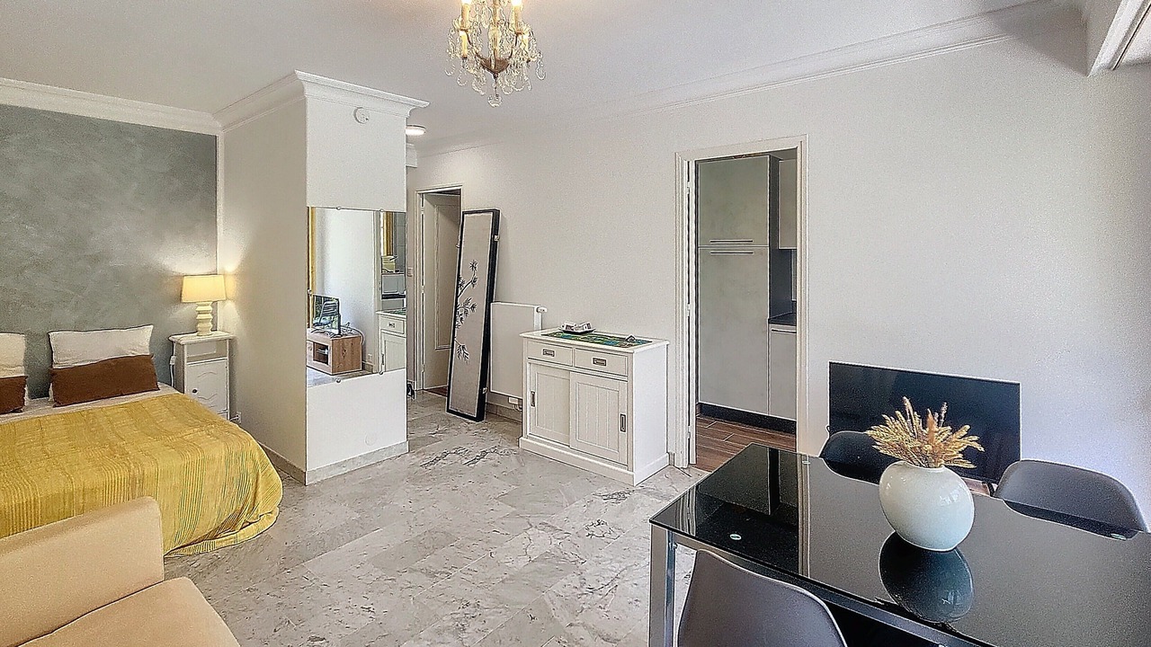 Photo of Bedroom in California - Pezou