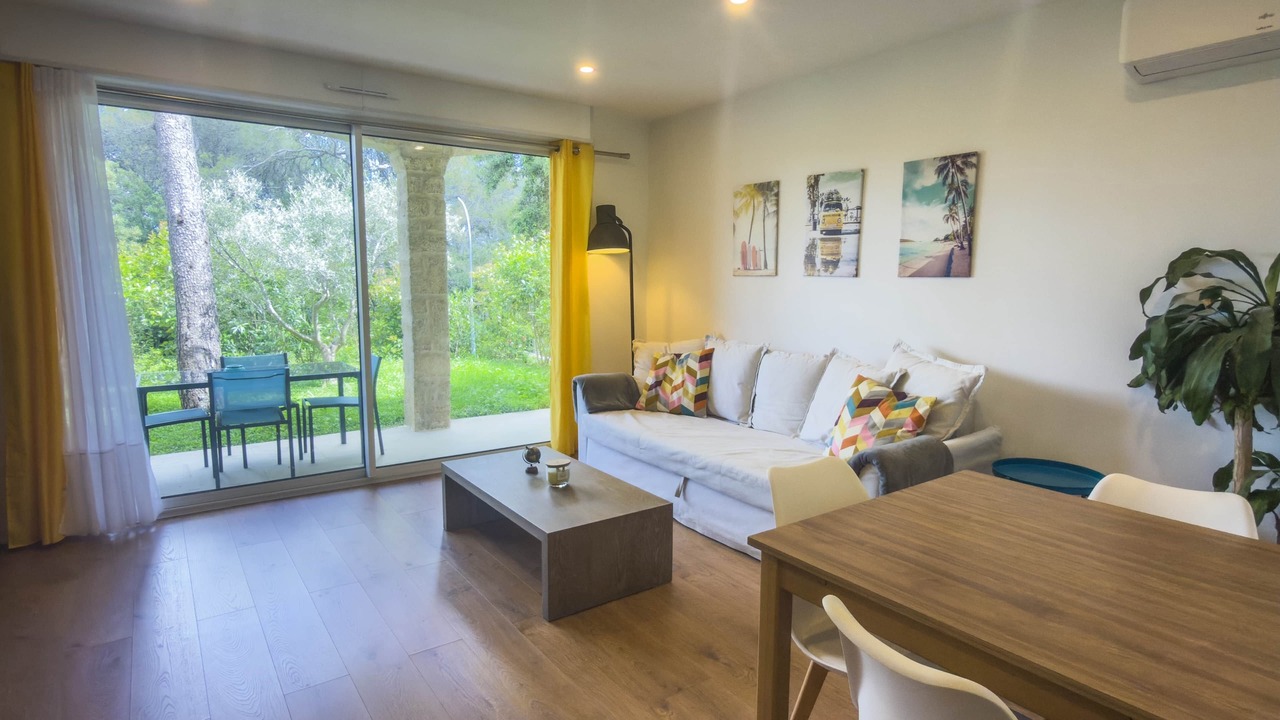 Photo of Livingroom in Saint-Clement-de-Riviere