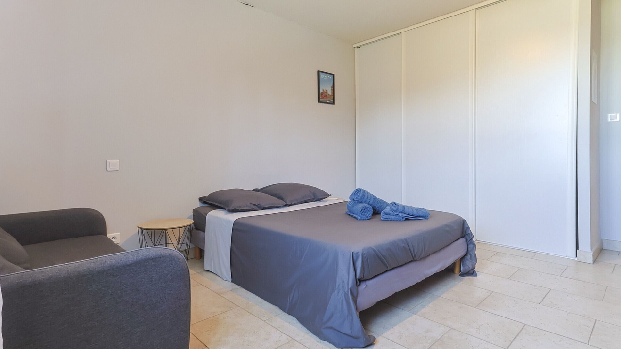 Photo of Bedroom in Noves