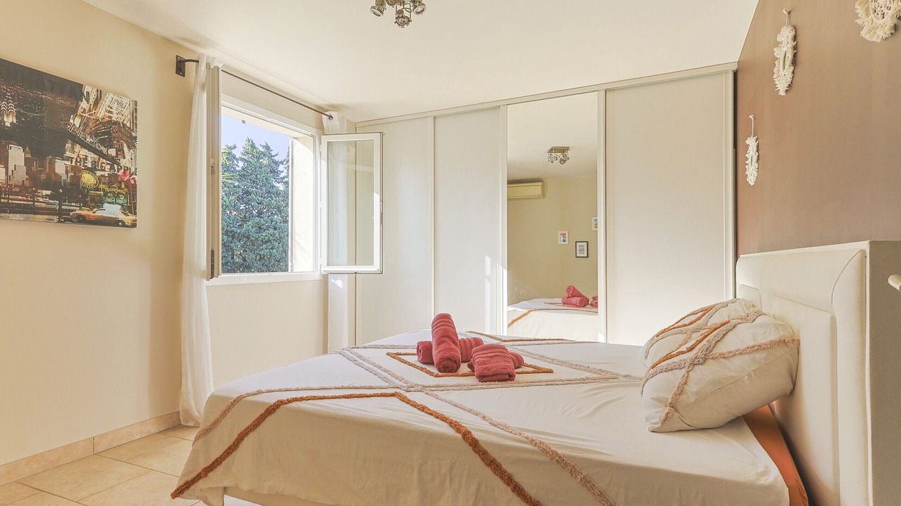 Photo of Bedroom in Noves