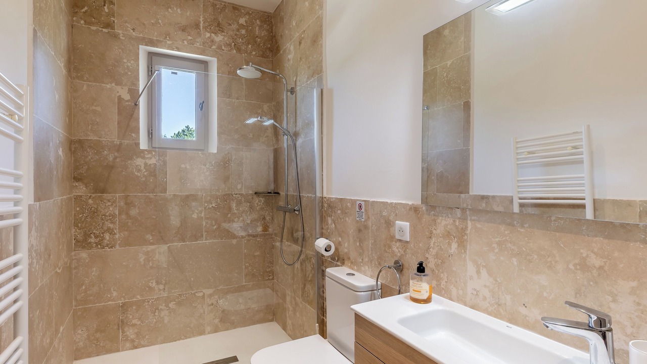 Photo of Bathroom in St.-Remy-de-Provence