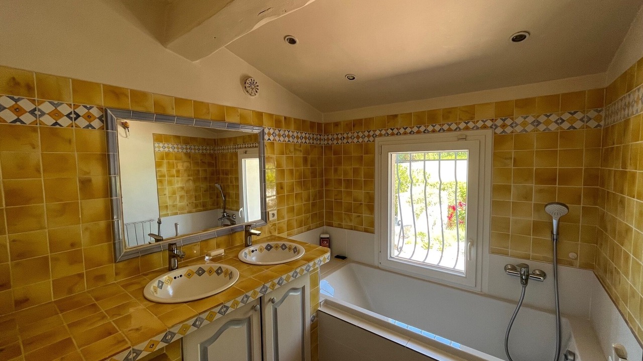 Photo of Bathroom in Lambesc
