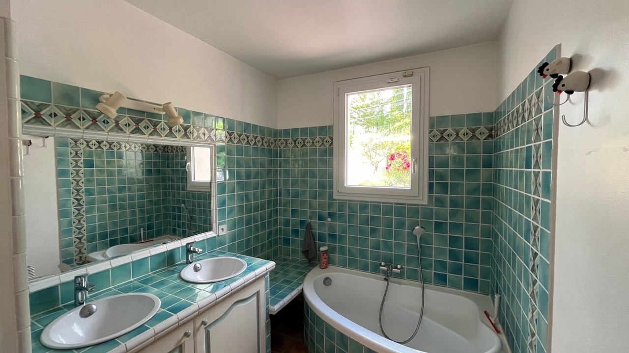 Photo of Bathroom in Lambesc