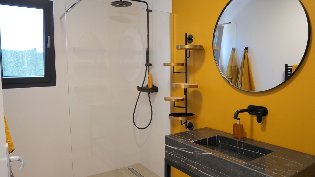 Photo of Bathroom in Garrigues-Sainte-Eulalie
