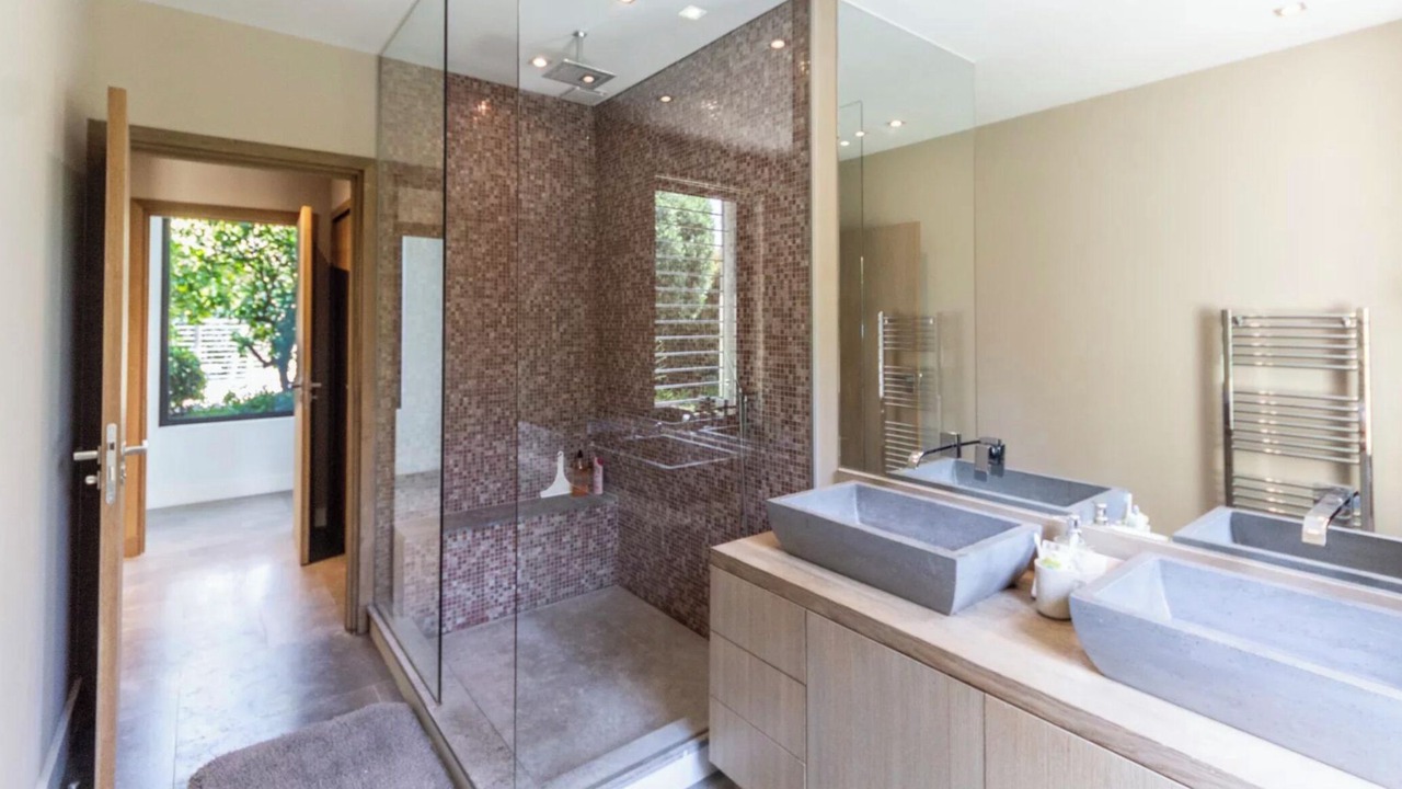 Photo of Bathroom in Guerrevieille